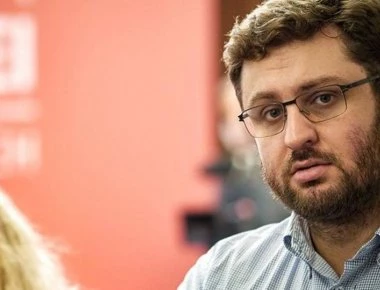 Η κυβέρνηση συνεχίζει το αφήγημα των κατασκόπων: «Κάποιοι στις διαδηλώσεις τα παίρνουν»